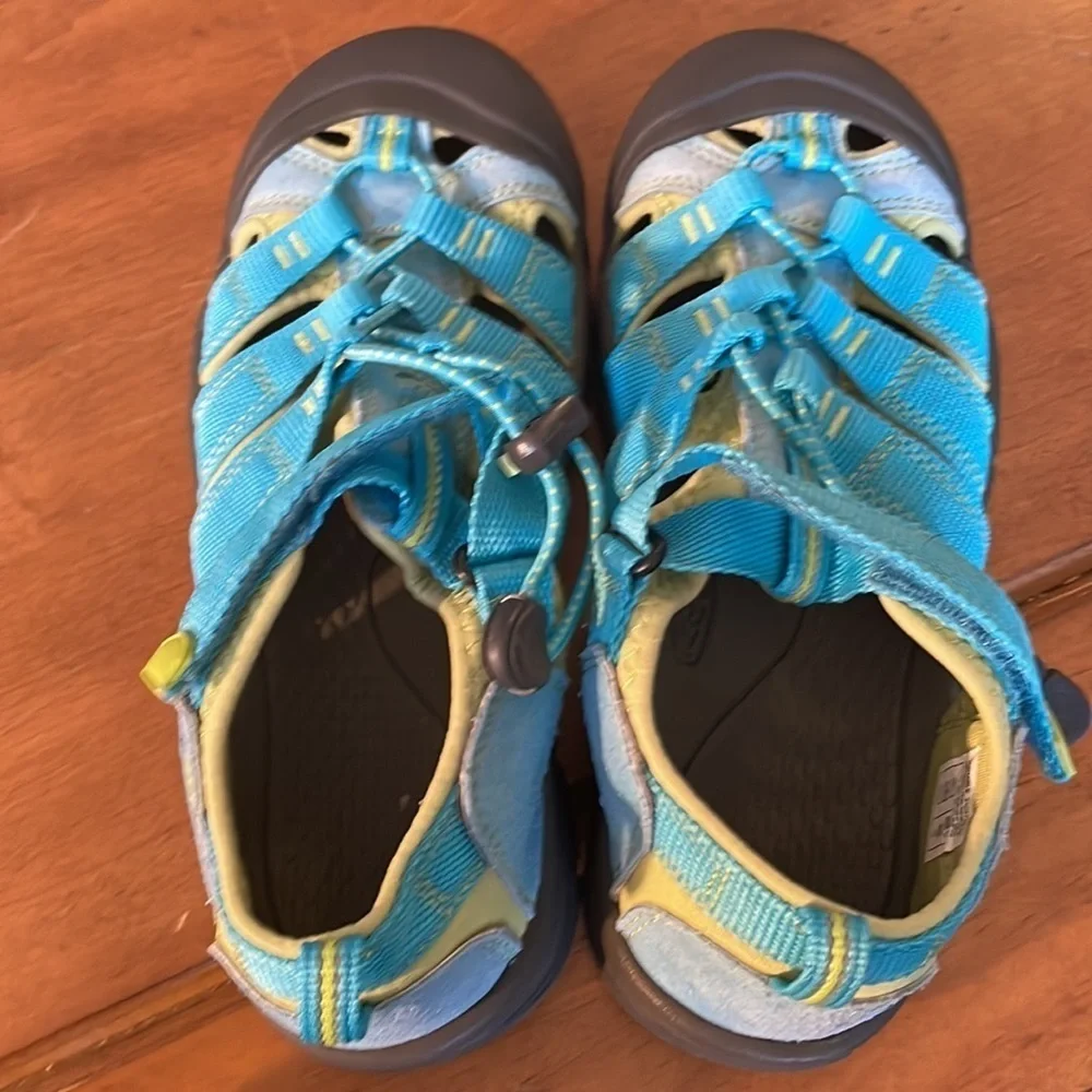 KEEN Water Sandals Size 4